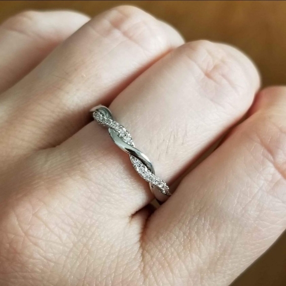 New 925 Silver Diamond Twist Band Ring for Women - Picture 2 of 9